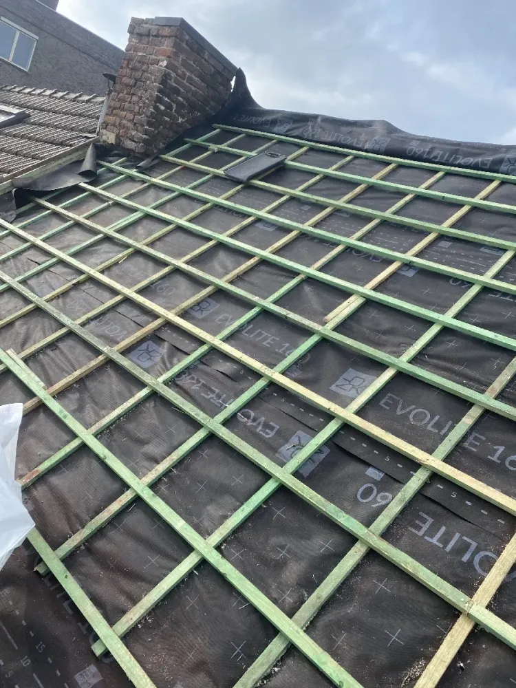 remplacement-tuiles-endommagees